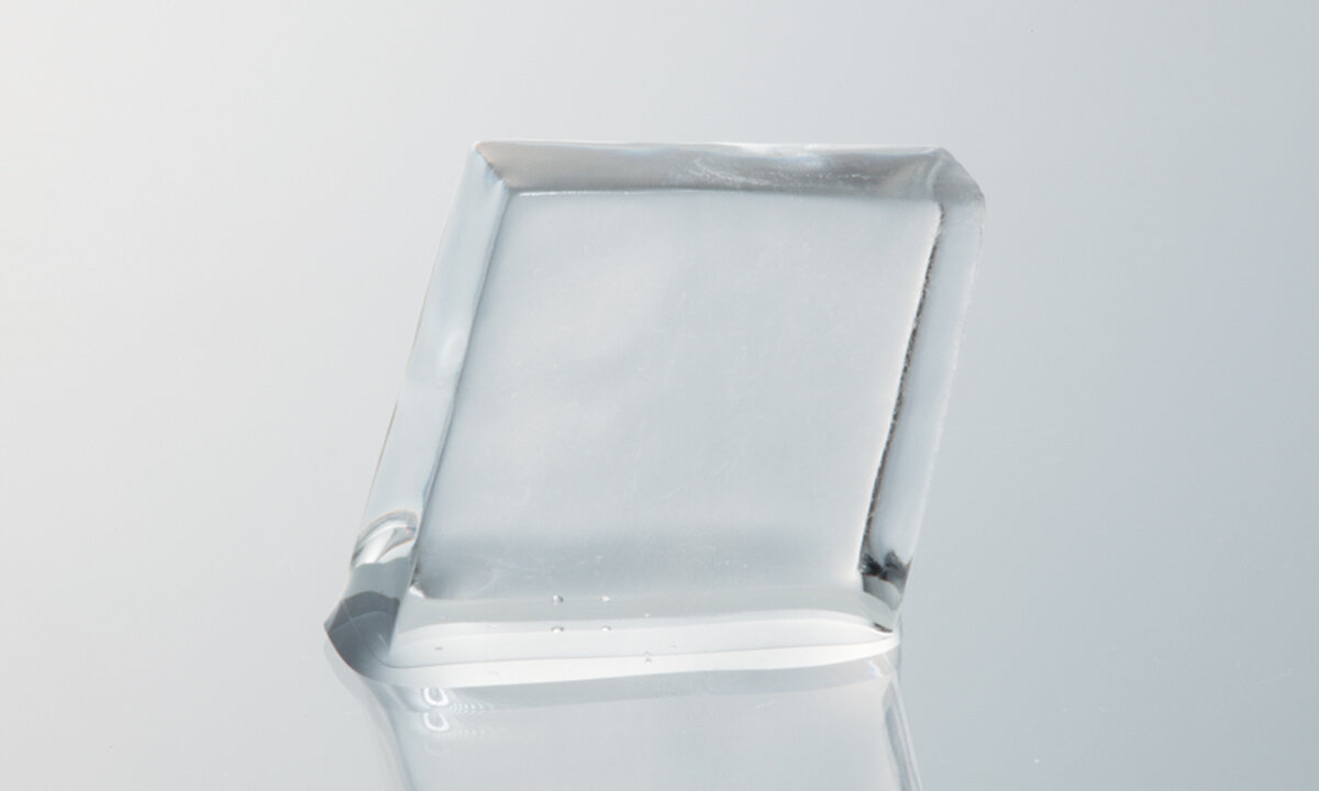 高品質な菱形氷（エスキューブアイス）をボタンひとつで放出
