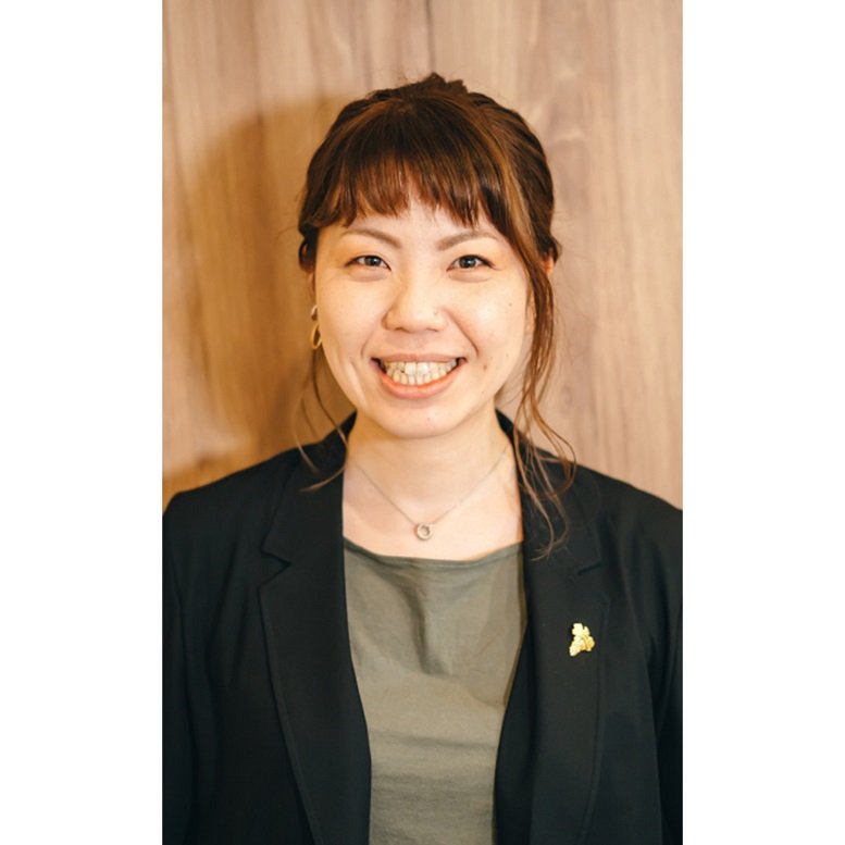 須澤知佳 氏